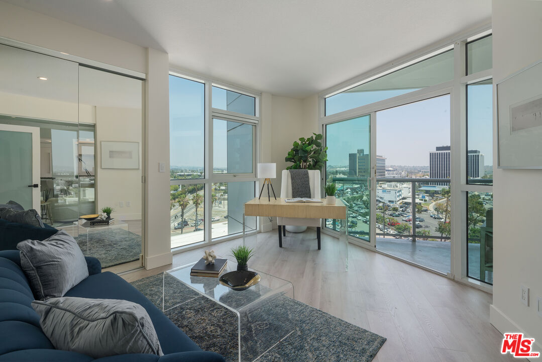 13600 Marina Pointe Dr Unit: 906