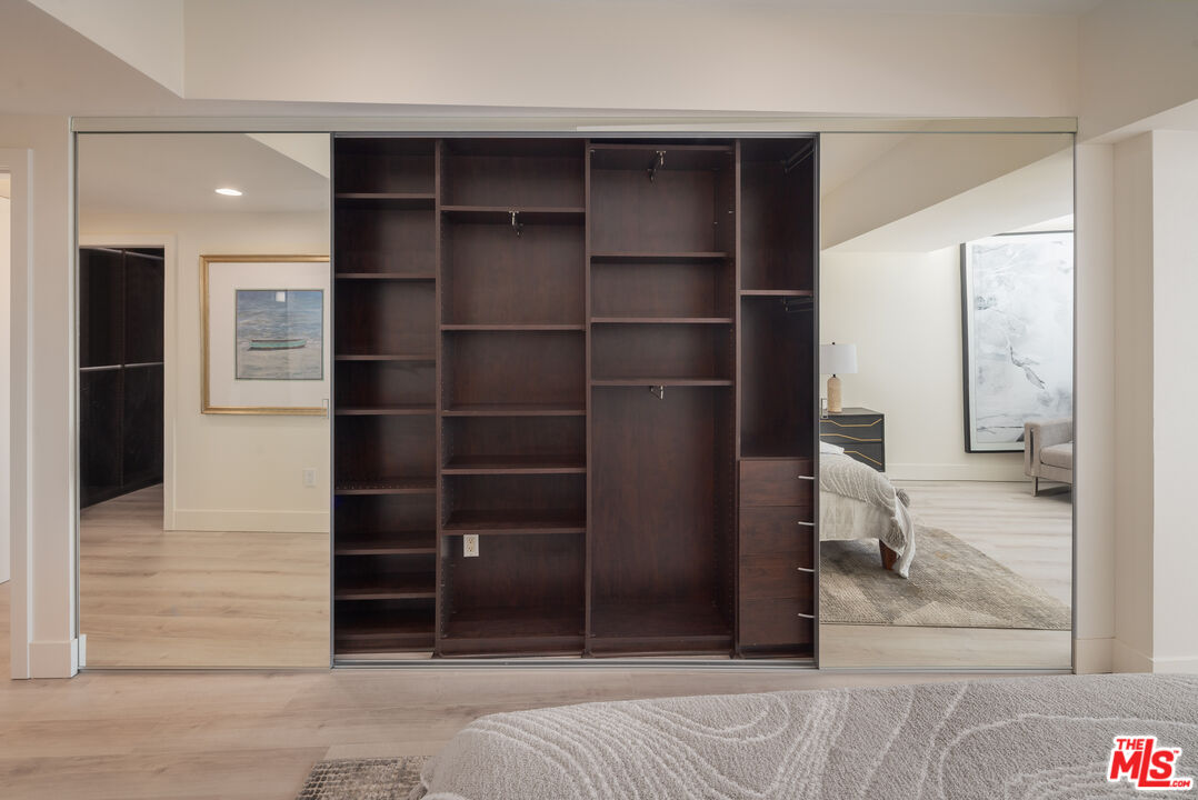 13600 Marina Pointe Dr Unit: 906