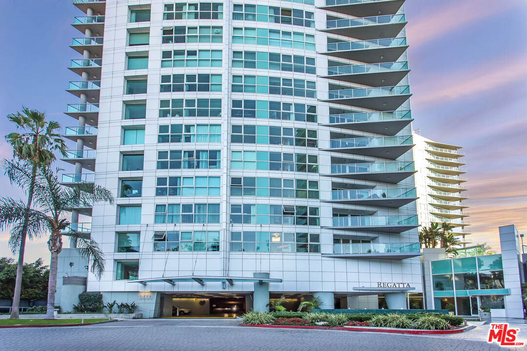 13600 Marina Pointe Dr Unit: 906