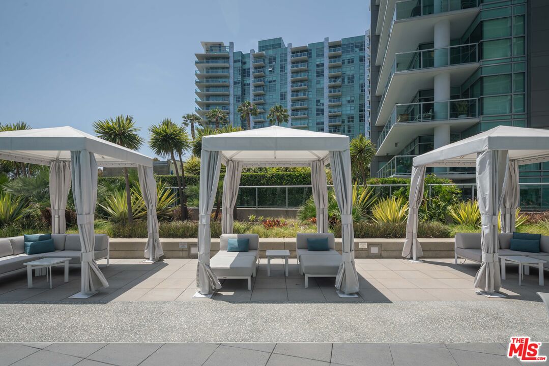 13600 Marina Pointe Dr Unit: 906