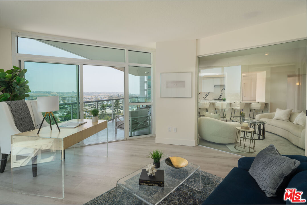 13600 Marina Pointe Dr Unit: 906