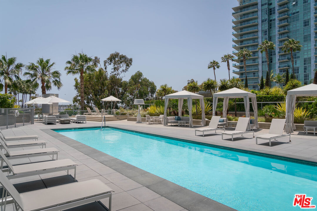 13600 Marina Pointe Dr Unit: 906
