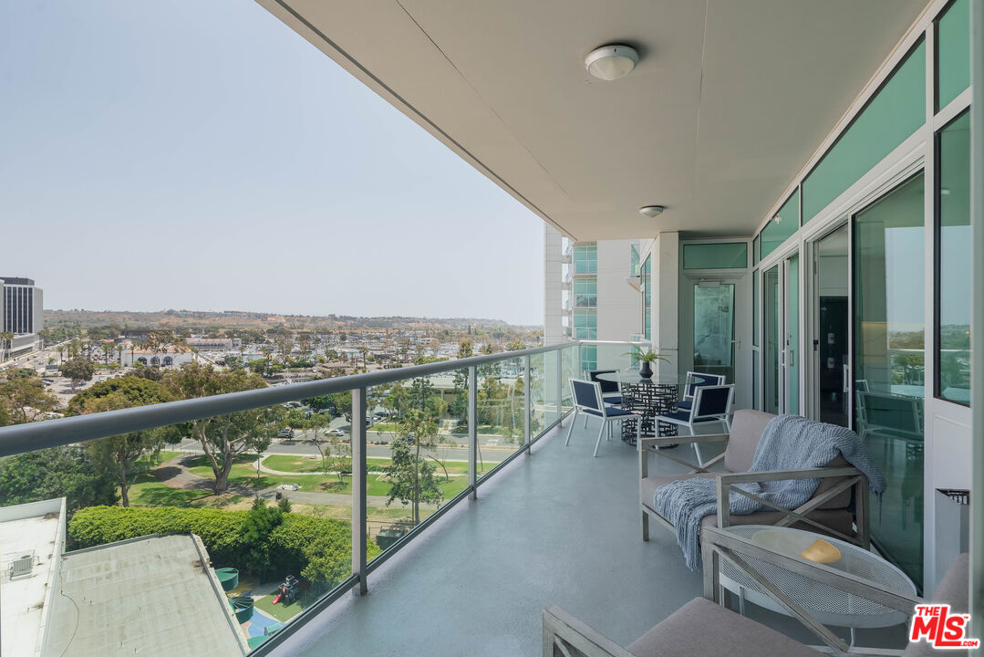 13600 Marina Pointe Dr Unit: 906