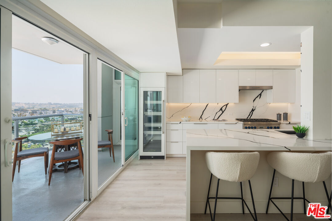 13600 Marina Pointe Dr Unit: 906