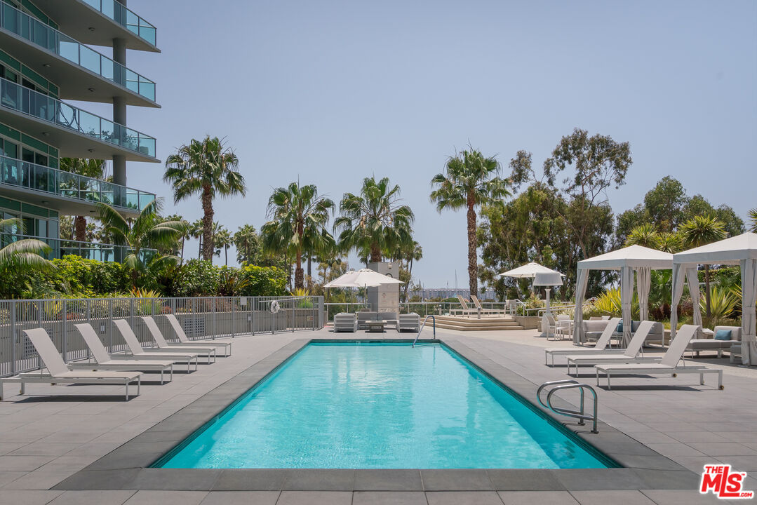 13600 Marina Pointe Dr Unit: 906