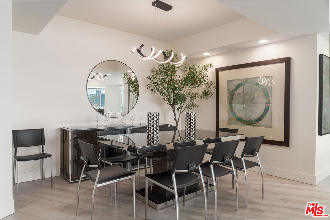 13600 Marina Pointe Dr Unit: 906
