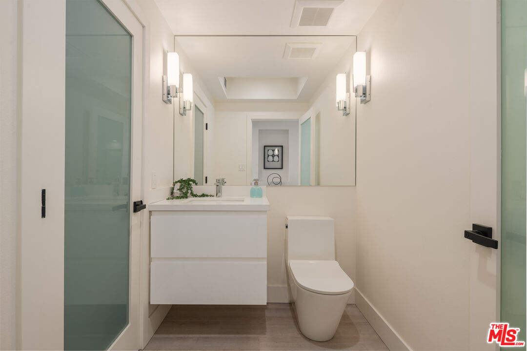 13600 Marina Pointe Dr Unit: 906