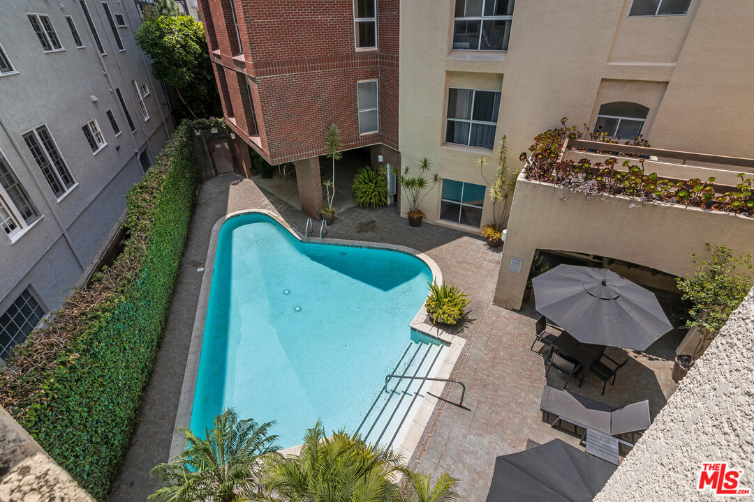 410 S Barrington Ave Unit: 309