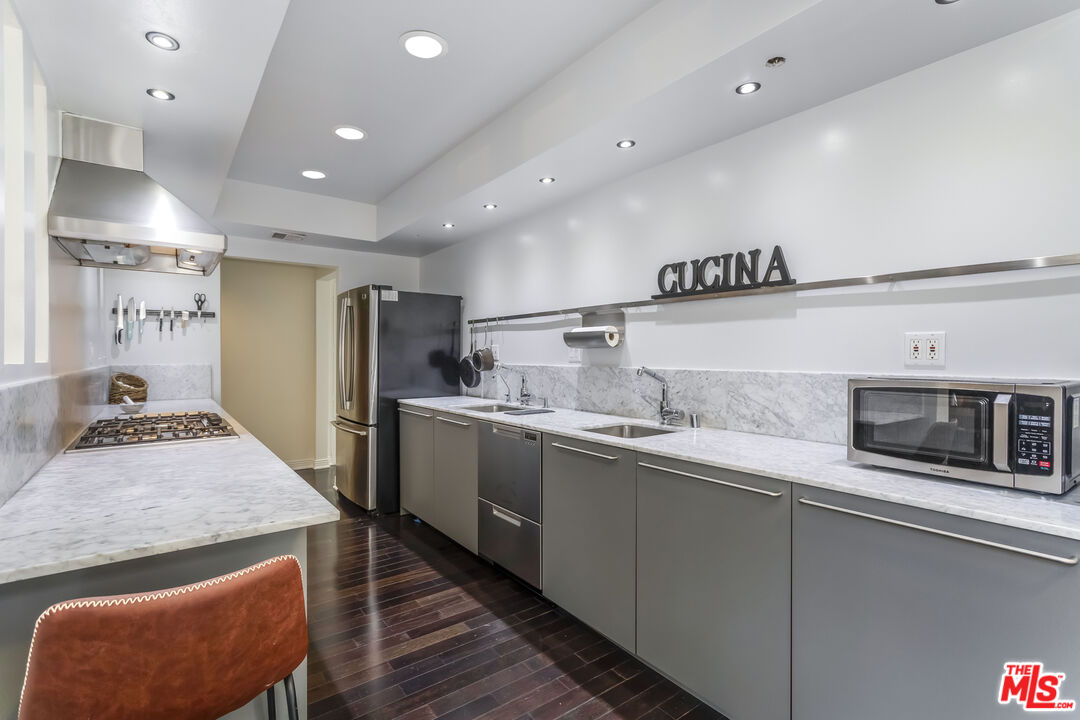 410 S Barrington Ave Unit: 309
