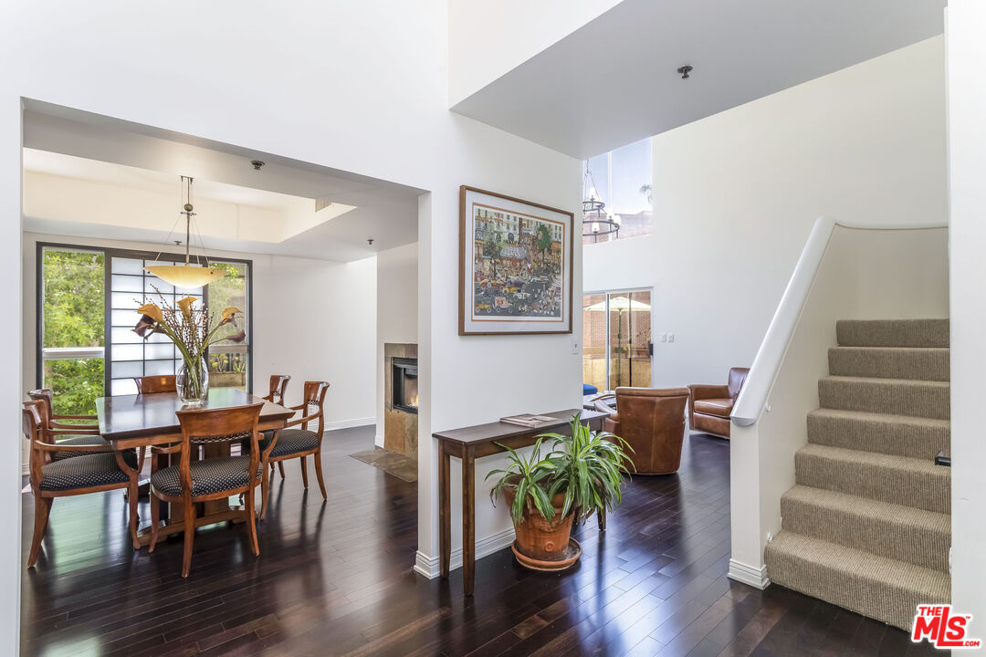 410 S Barrington Ave Unit: 309