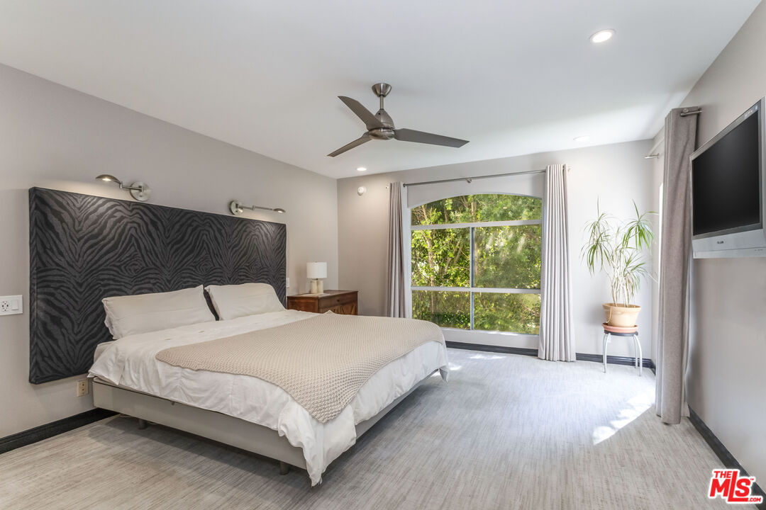 410 S Barrington Ave Unit: 309