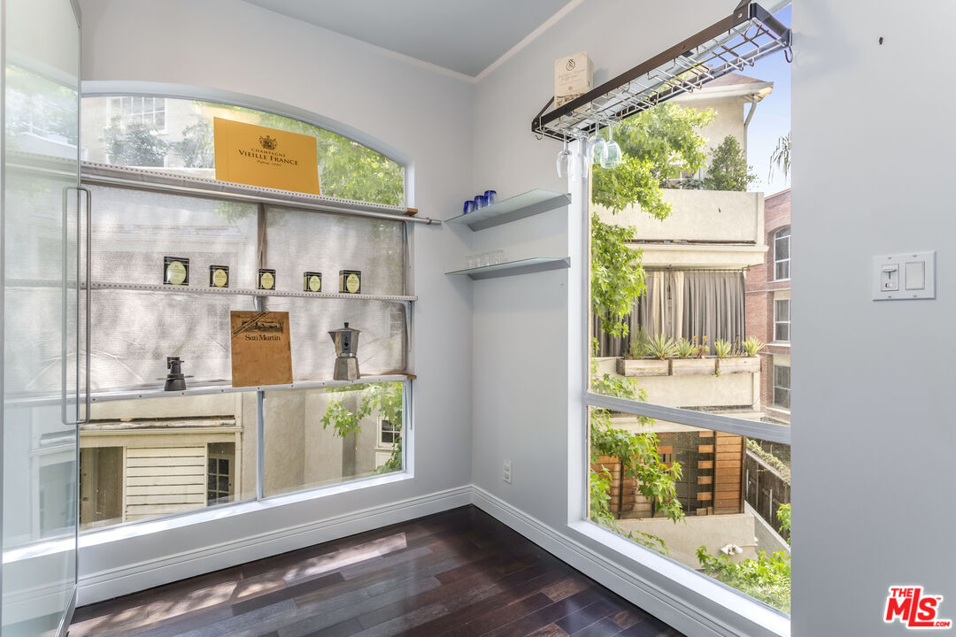 410 S Barrington Ave Unit: 309