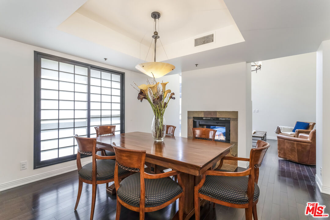 410 S Barrington Ave Unit: 309