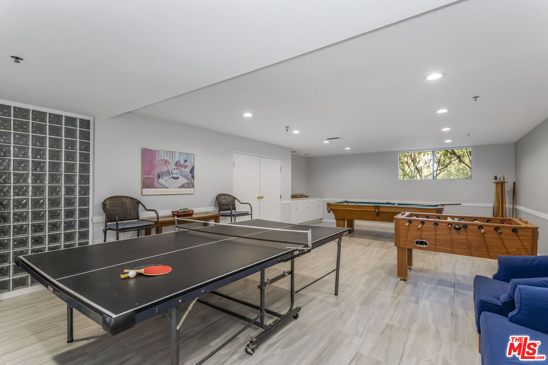 410 S Barrington Ave Unit: 309