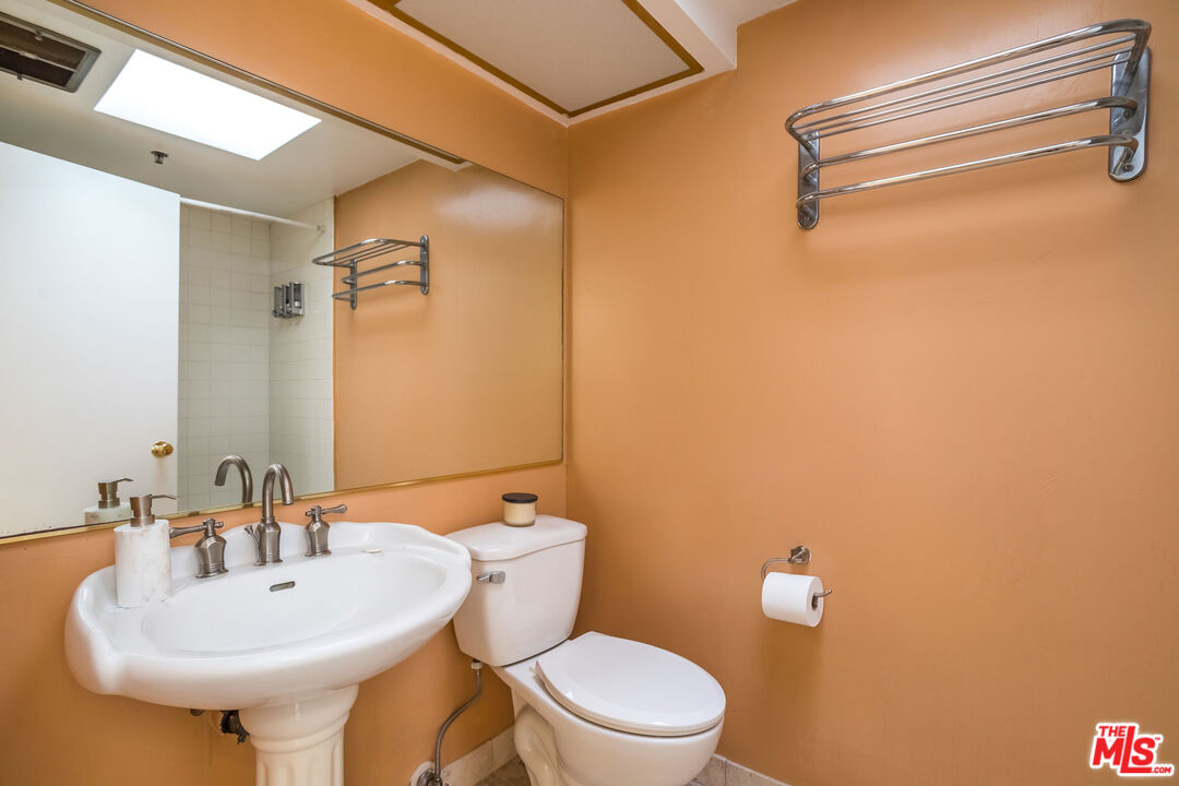 410 S Barrington Ave Unit: 309