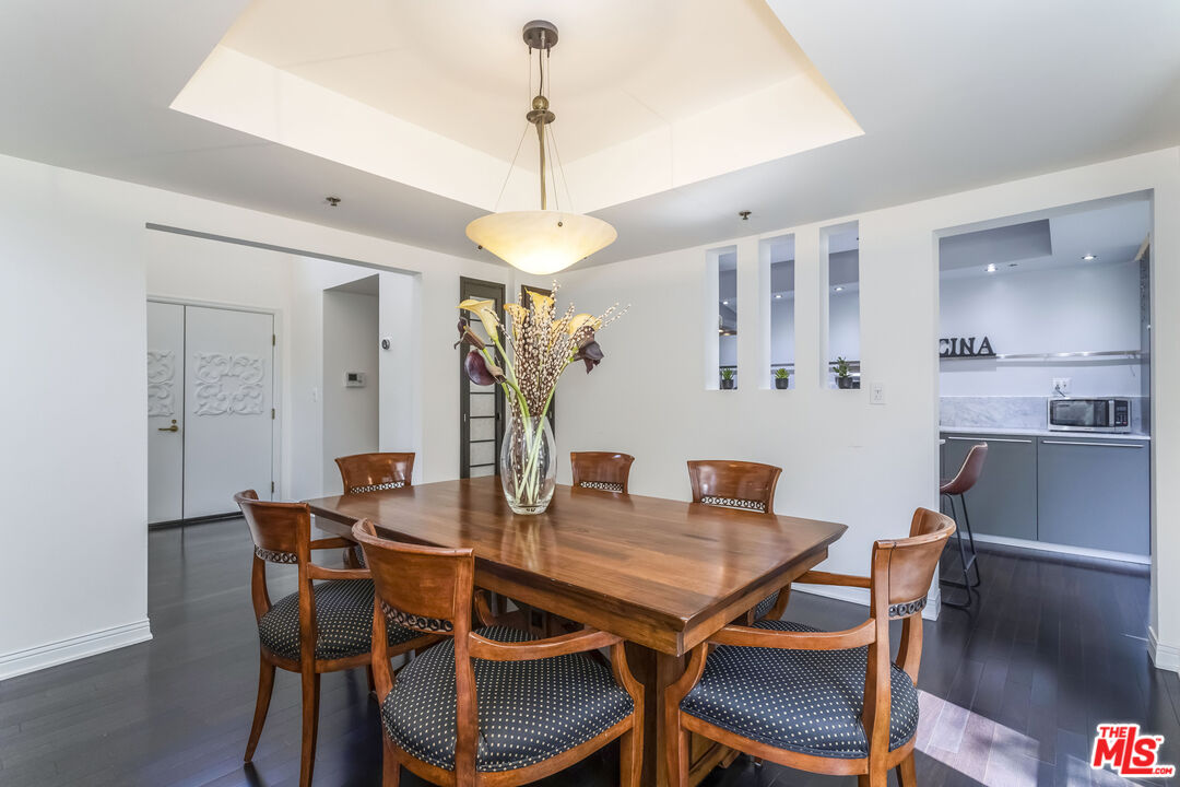 410 S Barrington Ave Unit: 309