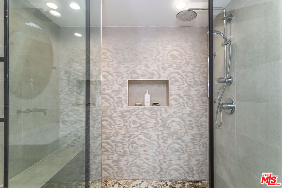 410 S Barrington Ave Unit: 309