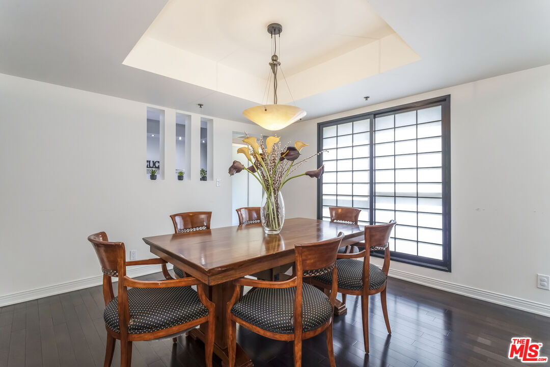 410 S Barrington Ave Unit: 309