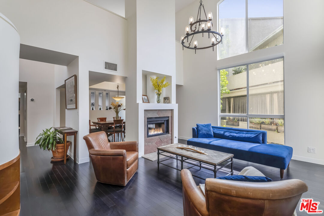 410 S Barrington Ave Unit: 309