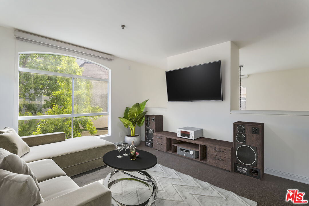 410 S Barrington Ave Unit: 309