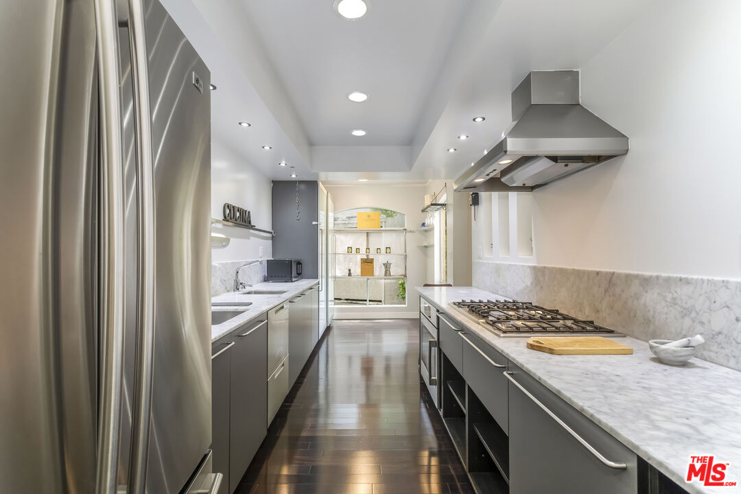 410 S Barrington Ave Unit: 309