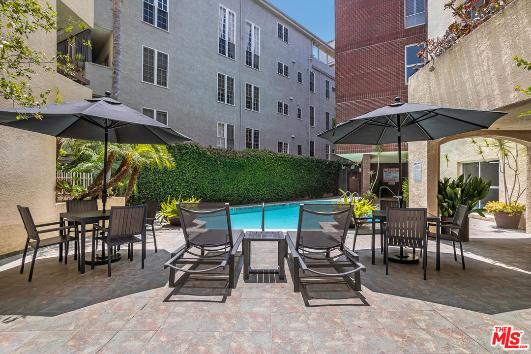 410 S Barrington Ave Unit: 309