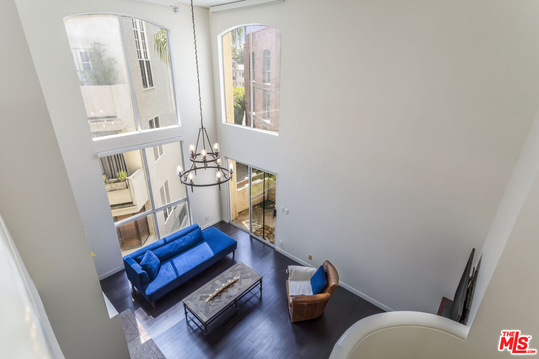 410 S Barrington Ave Unit: 309