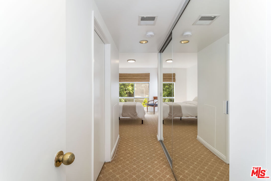 410 S Barrington Ave Unit: 309