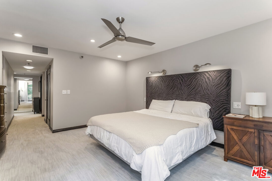 410 S Barrington Ave Unit: 309