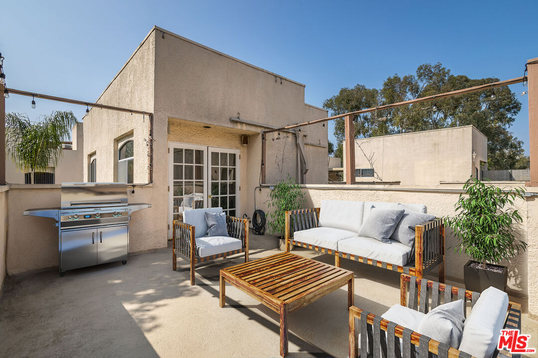 410 S Barrington Ave Unit: 309