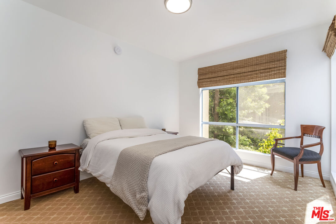 410 S Barrington Ave Unit: 309