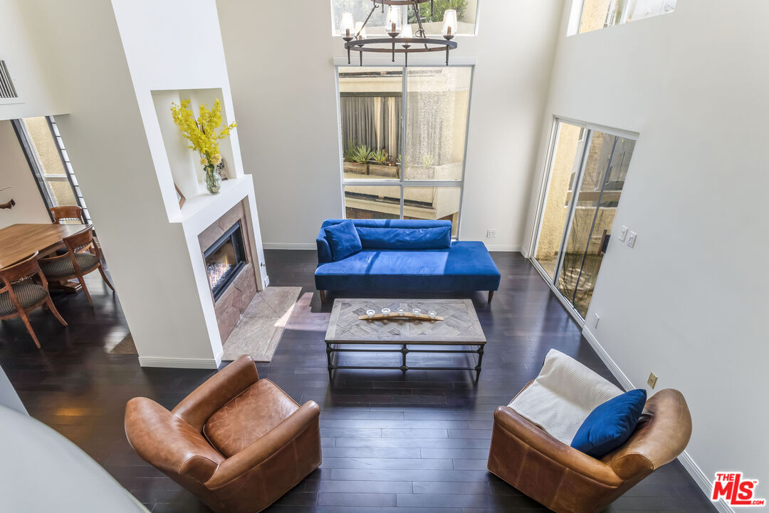 410 S Barrington Ave Unit: 309