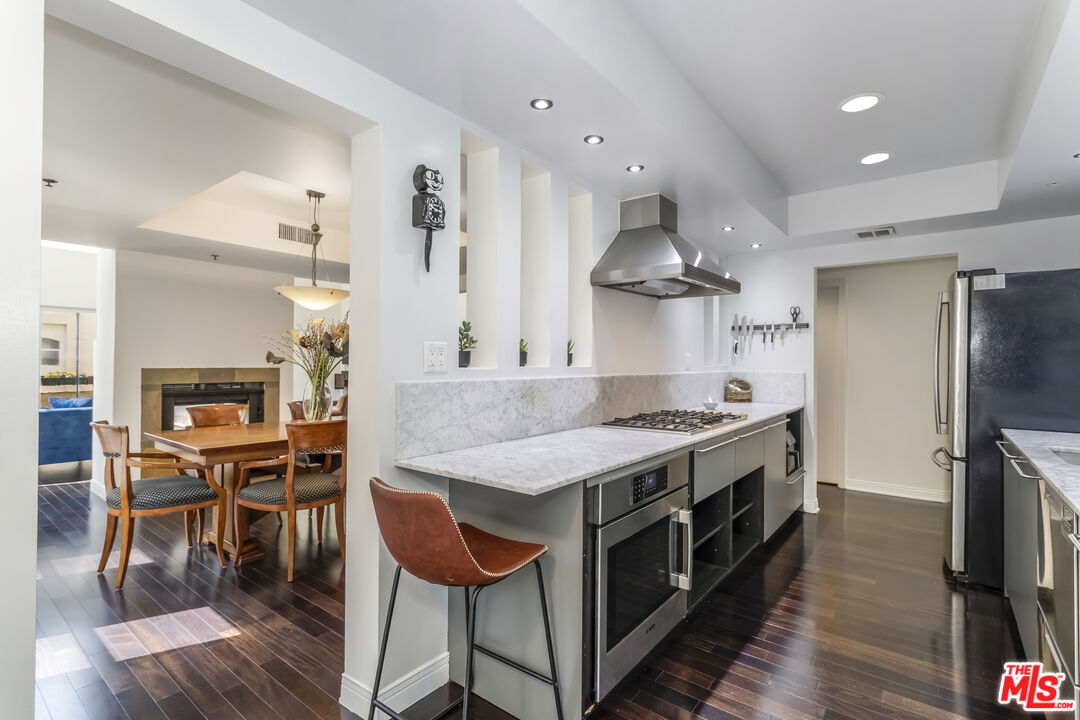 410 S Barrington Ave Unit: 309