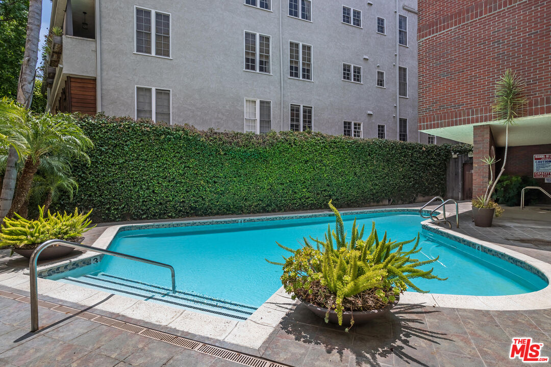 410 S Barrington Ave Unit: 309