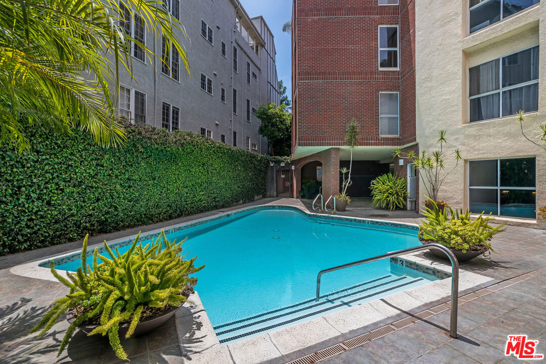 410 S Barrington Ave Unit: 309