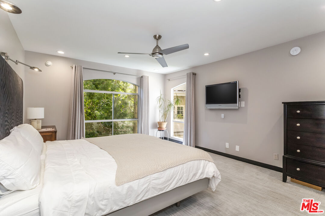 410 S Barrington Ave Unit: 309