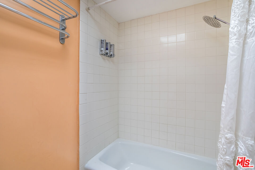 410 S Barrington Ave Unit: 309