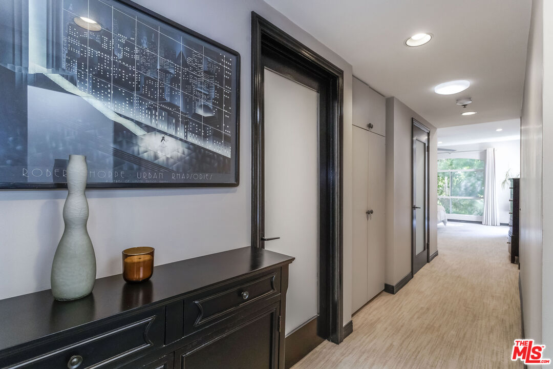 410 S Barrington Ave Unit: 309