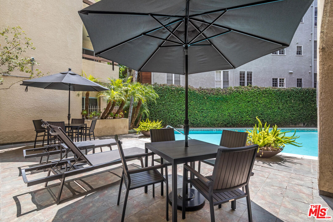 410 S Barrington Ave Unit: 309