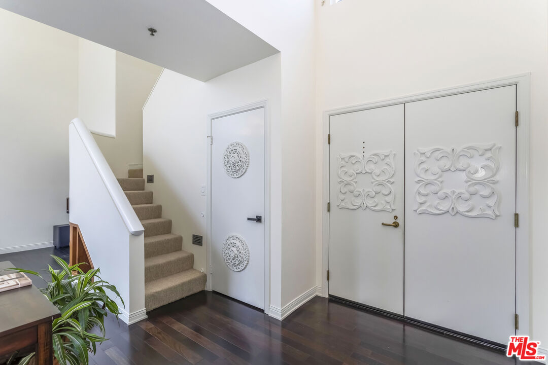 410 S Barrington Ave Unit: 309