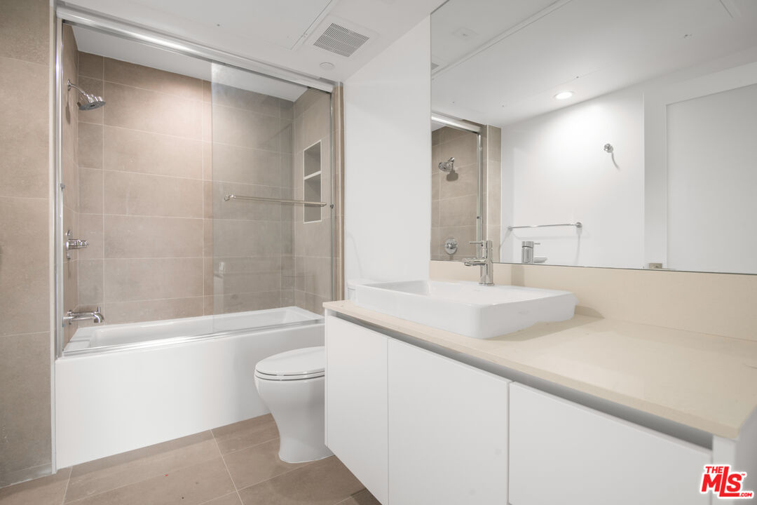 4418 S Slauson Ave Unit: 401