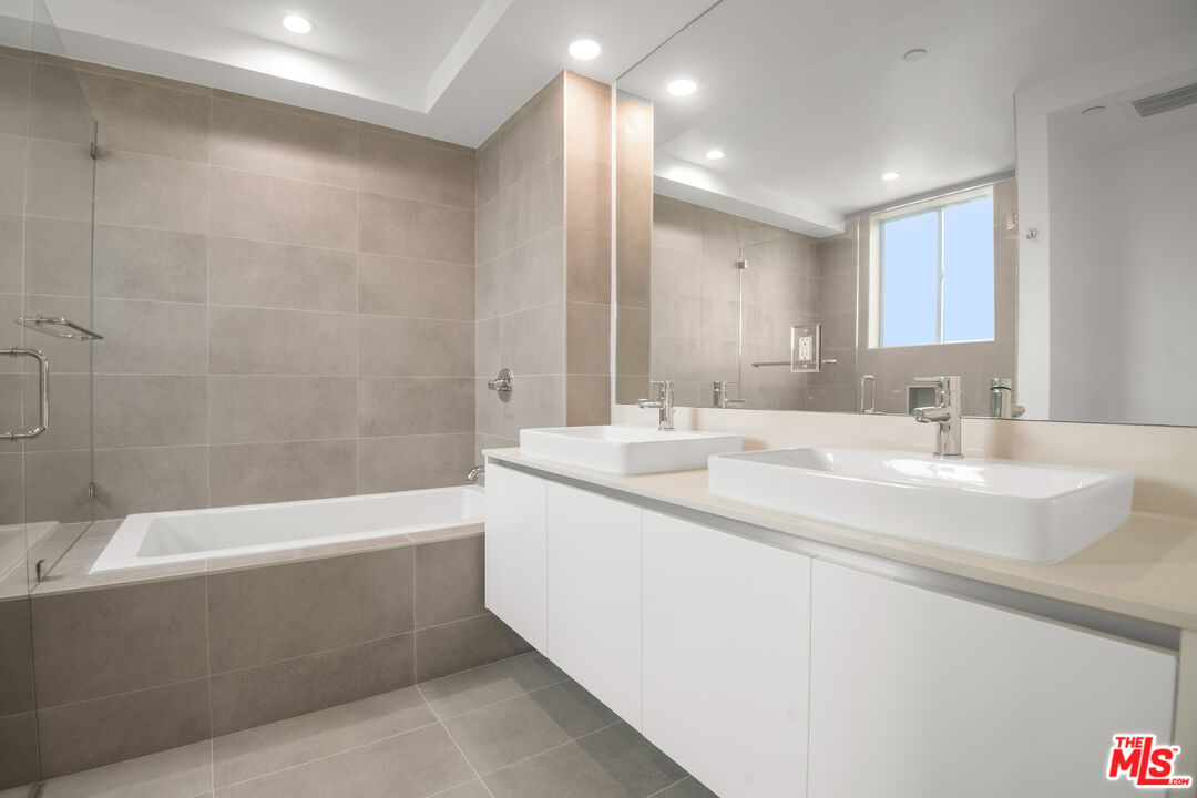4418 S Slauson Ave Unit: 401