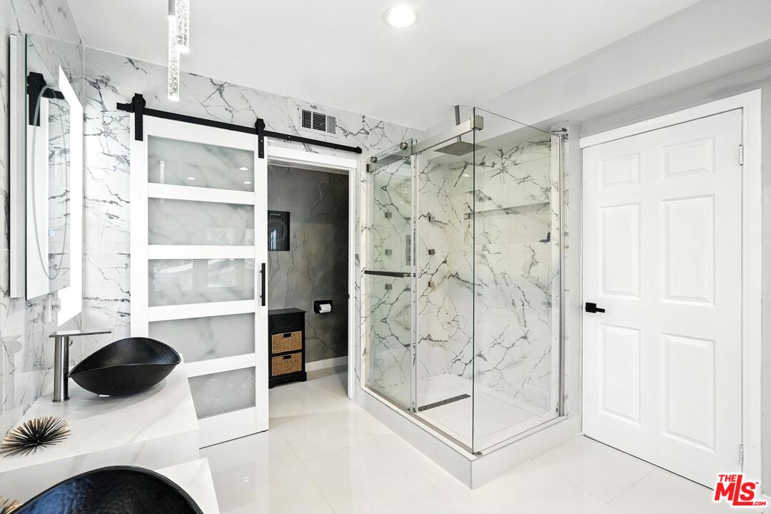5128 Llano Dr