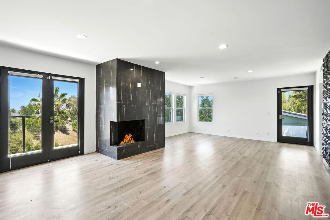 5128 Llano Dr