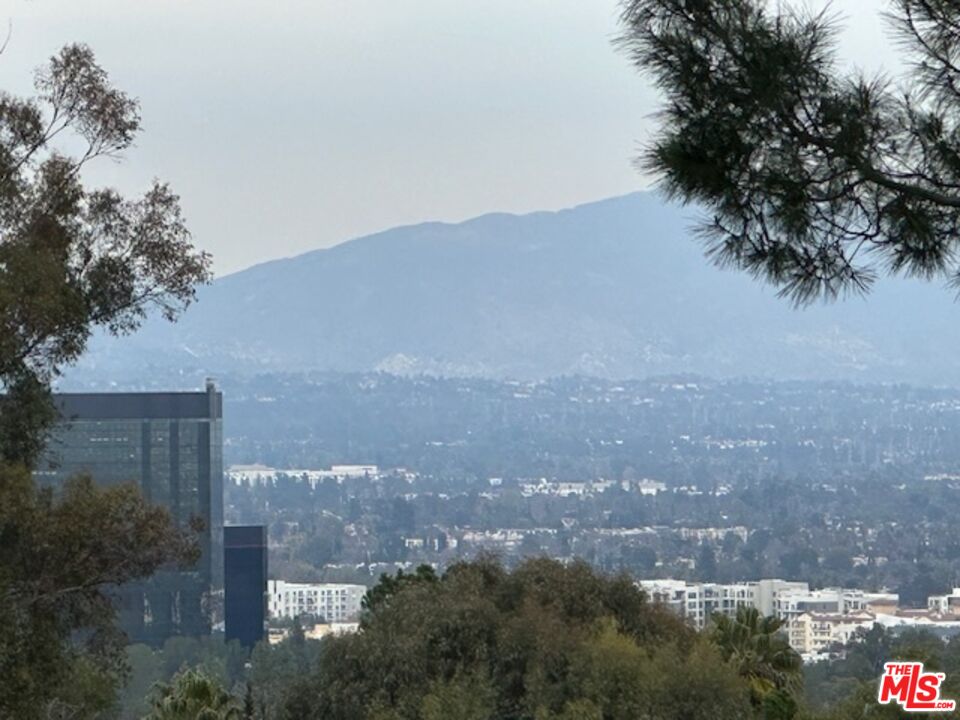 5128 Llano Dr