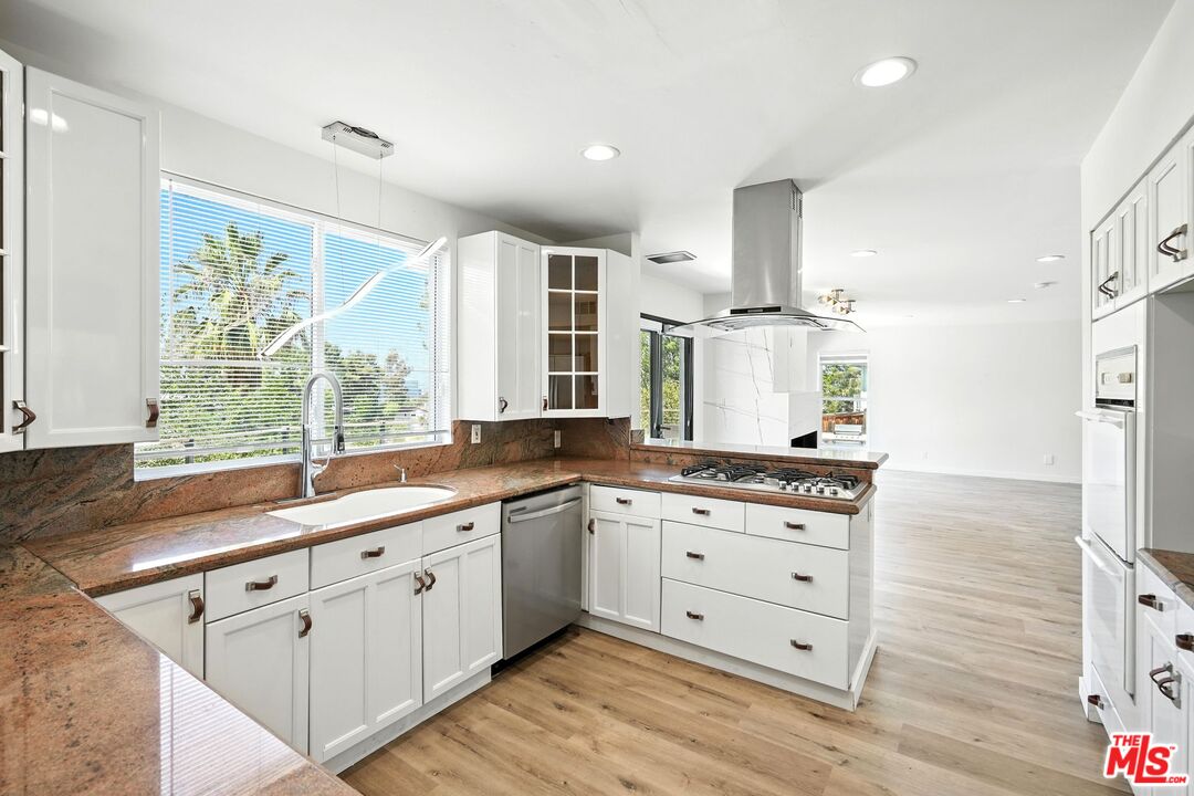 5128 Llano Dr
