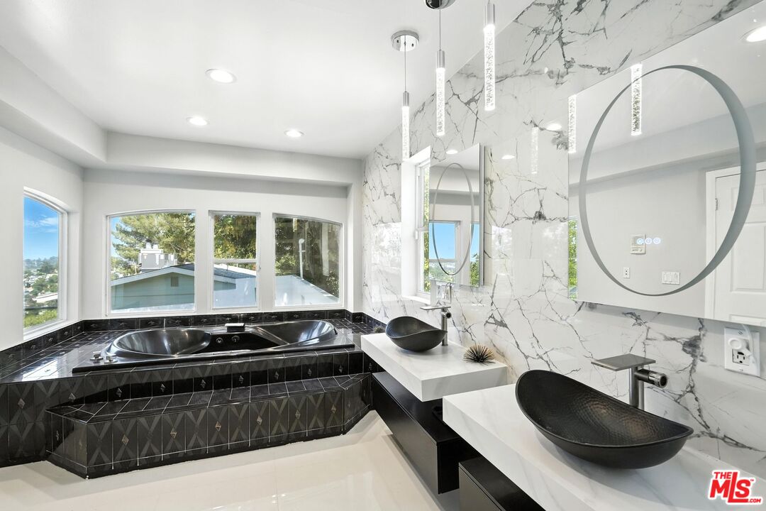 5128 Llano Dr