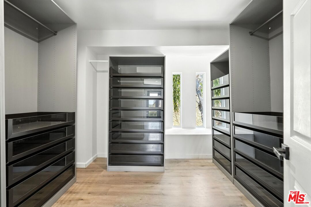 5128 Llano Dr