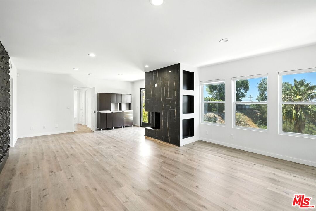 5128 Llano Dr
