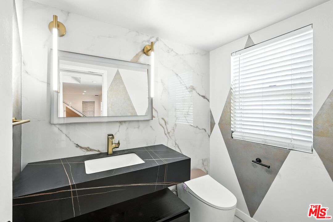 5128 Llano Dr